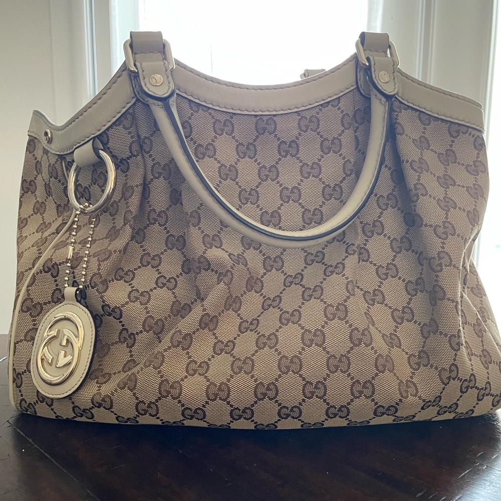 Authentic Gucci GG Canvas Sukey Medium - Picture 4 of 7